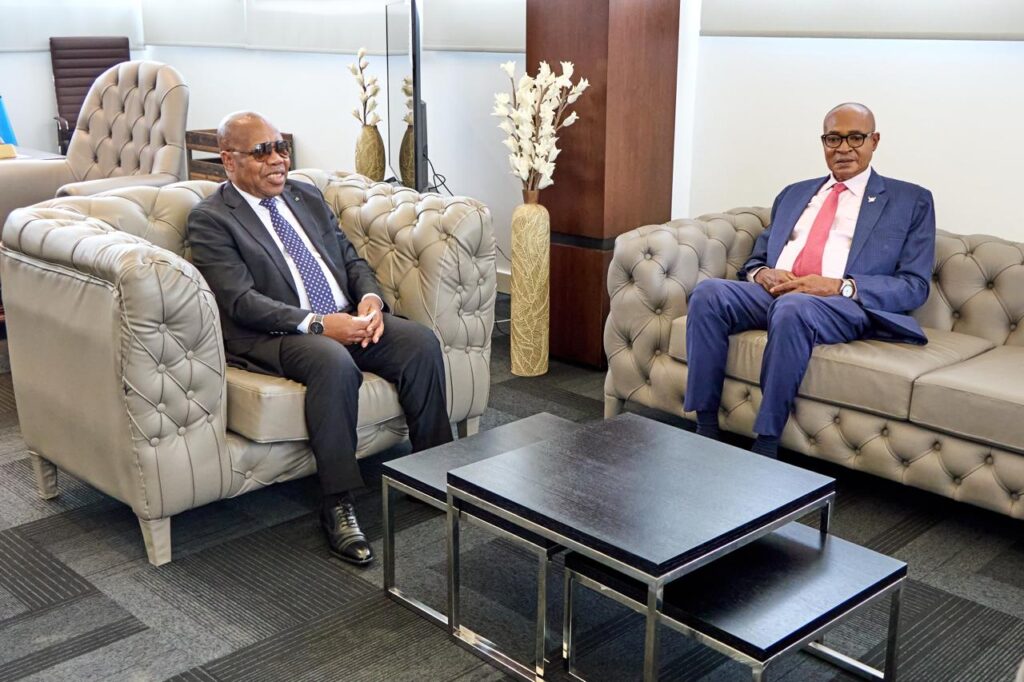 Audiencia institucional entre el CNDES y el Defensor del Pueblo para impulsar la agenda de actividades y la cooperación interinstitucional