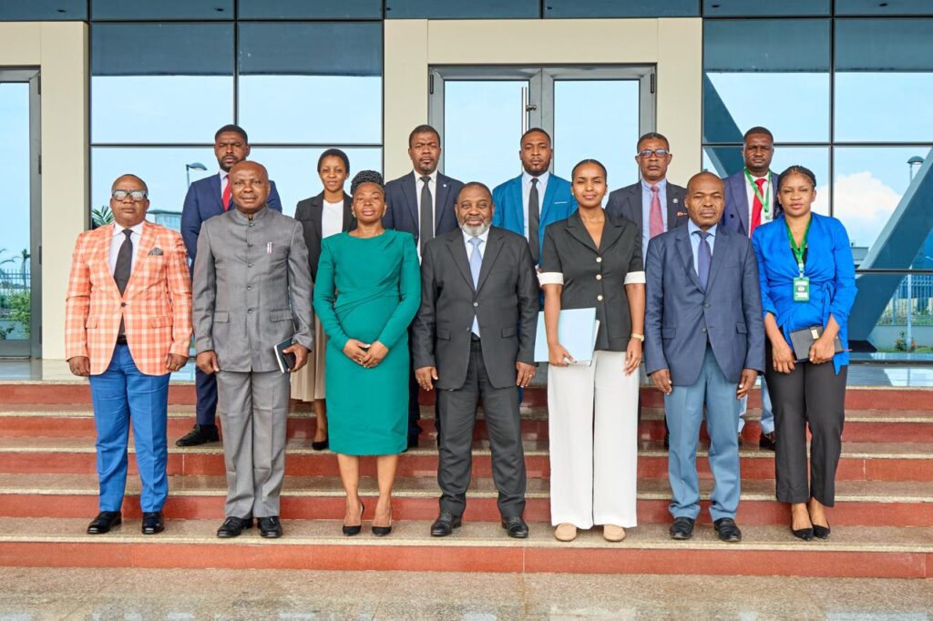 CNDES se reúne con Ceiba Aeropuertos para analizar el sector aeroportuario en la Memoria Anual 2025