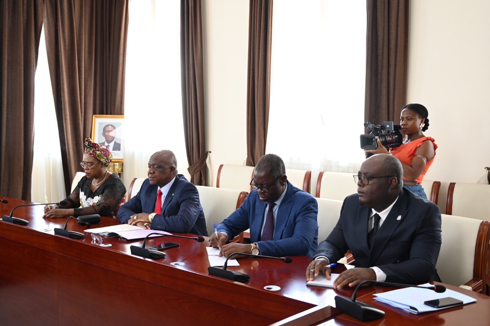 c78181e5-9b66-4d4d-8ec2-137c13547354